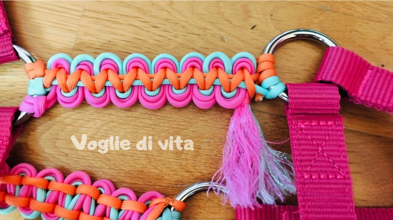 Capezza con montanti decorati, wave knot